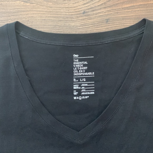GAP The Essential V-Neck Women’s Size L - Picture 2 of 3